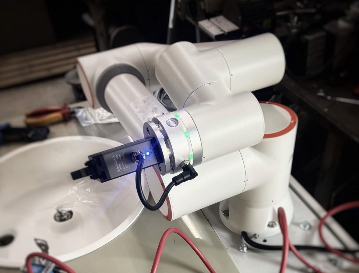Collaborative robot system for optical manufacturing